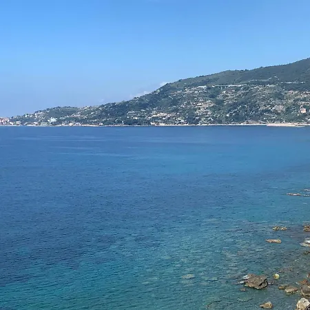 La Finestra Sul Mare Apartment *